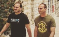Carlos Bolsonaro apoia Eduardo: “Eles querem nos calar”