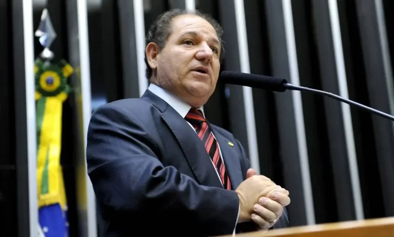 Quem é o suplente que assume o mandato de Eduardo após licença