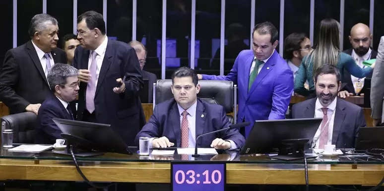 Congresso aprova Orçamento de R$ 5,9 tri em 2025