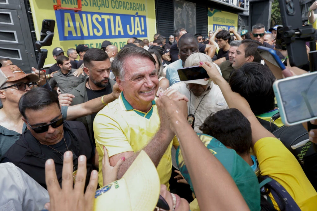 Lista de políticos confirmados no ato deste domingo passa de 100