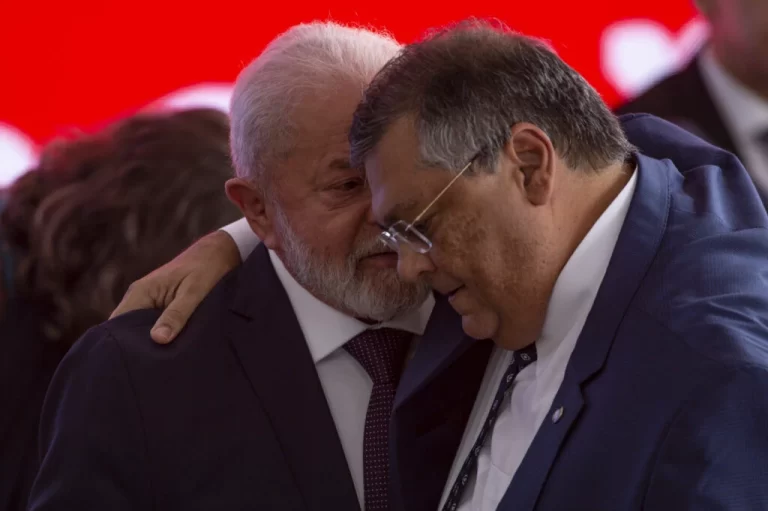 Líder do PL na Câmara, Sóstenes será intimado por Flávio Dino