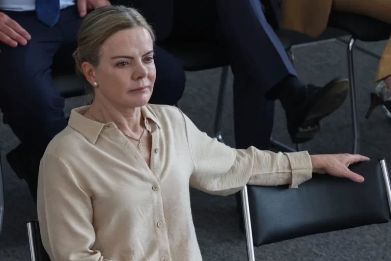 Gleisi ataca: Todos juntos pelo Brasil, exceto turma de Bolsonaro