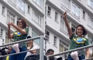 VÍDEO: MICHELLE BOLSONARO MOSTRA BATOM PARA MANIFESTANTES EM ATO NA PAULISTA