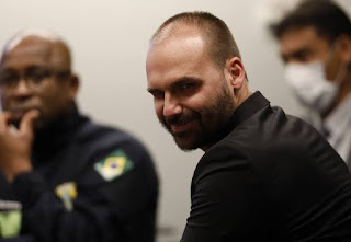 MUNDO: EDUARDO BOLSONARO COMEMORA AVANÇO DO PROCESSO DE EX-ASSESSOR DE BOLSONARO NOS EUA E ALERTA MORAES
