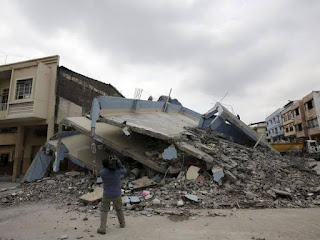 MUNDO: TERREMOTO DESTRÓI CASAS E DEIXA DESABRIGADOS EM PAÍS PRÓXIMO AO BRASIL