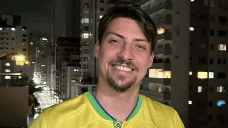 Renan Bolsonaro apresenta moção de repúdio contra Lula