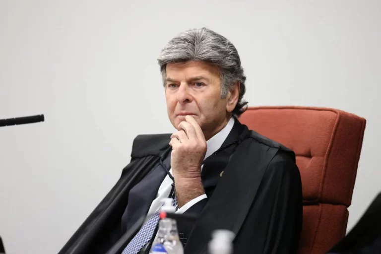Fux fura a bolha do STF, desperta a ira de outros ministros, mas não está sozinho