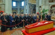 O “tour” de luxo de Lula e Janja com enorme comitiva no funeral do Papa