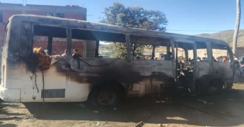 Ônibus escolar explode e mata cinco crianças; 7 estão gravemente feridas
