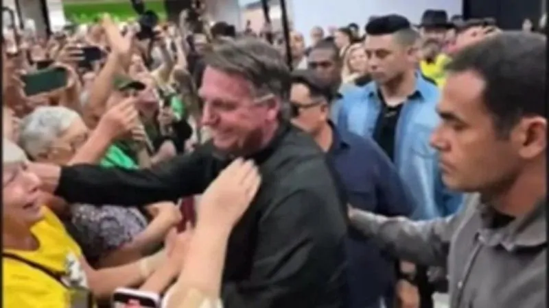 Bolsonaro é intensamente ovacionado na ExpoLondrina; Vídeo