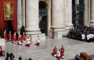 Cortejo fúnebre do Papa Francisco passa por locais que marcaram a sua história