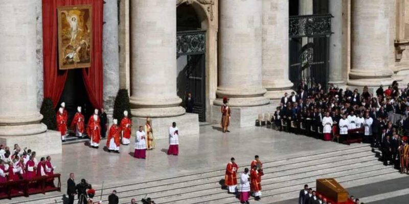 Cortejo fúnebre do Papa Francisco passa por locais que marcaram a sua história