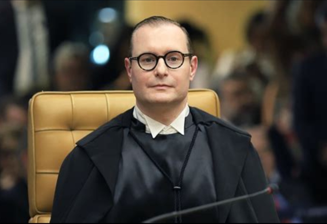 OAB ENFRENTA ZANIN e manda advogados desobedecerem STF