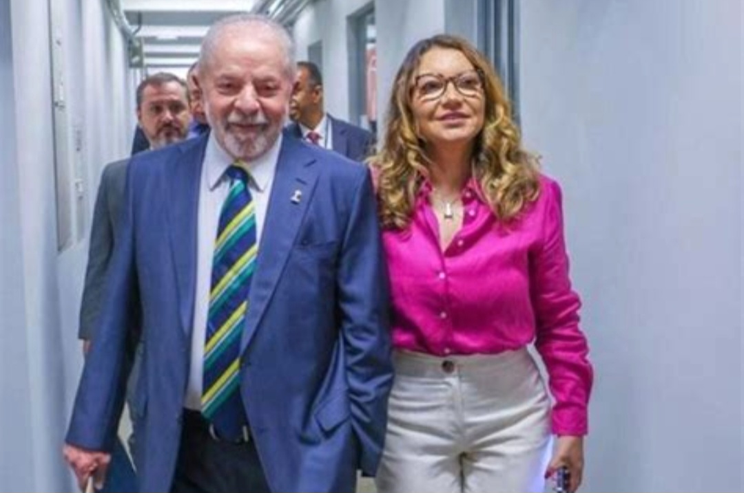 JANJA VOA NA FRENTE: missão secreta ou turismo à soviética?