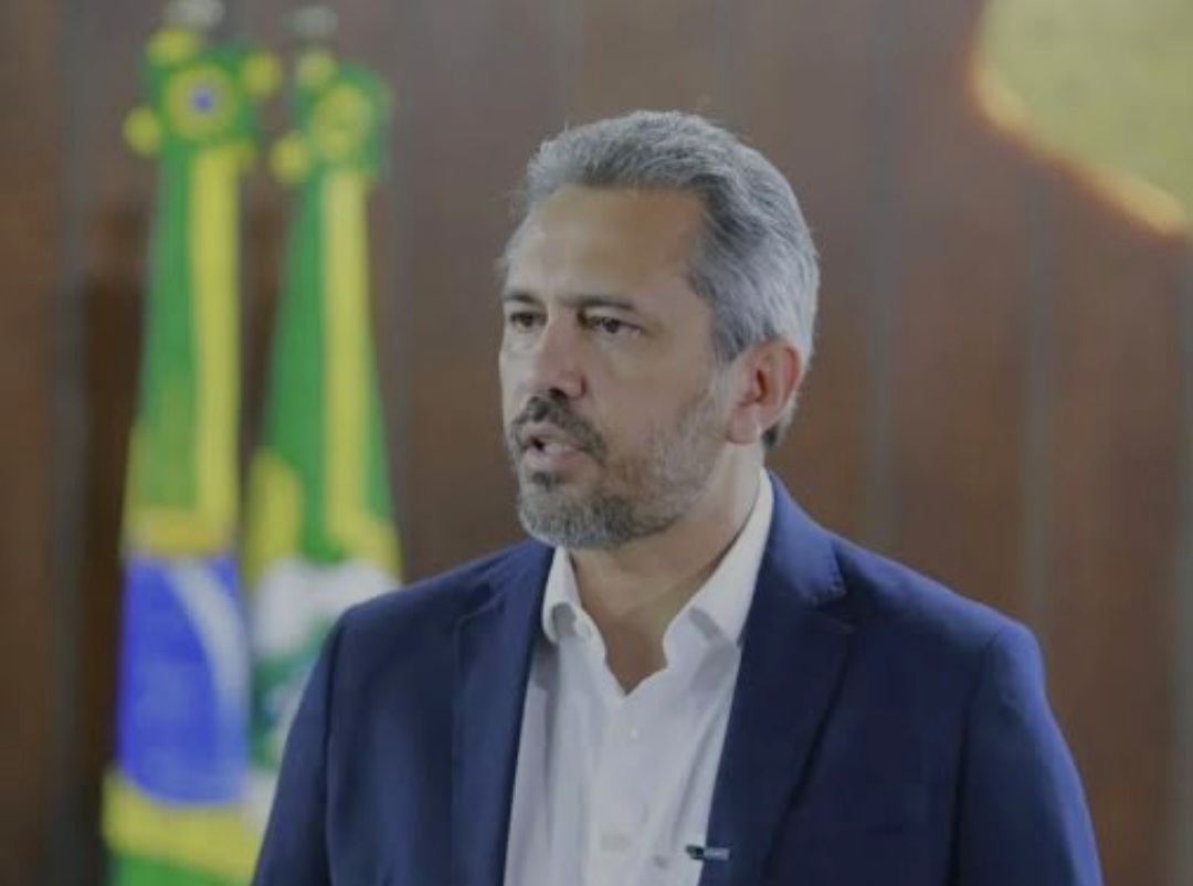 MESMO COM MÁQUINA NA MÃO, Elmano não empolga: só 8,9% lembram dele espontaneamente