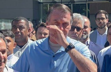 Após alta, Bolsonaro chora e pede anistia para presos do 8/1