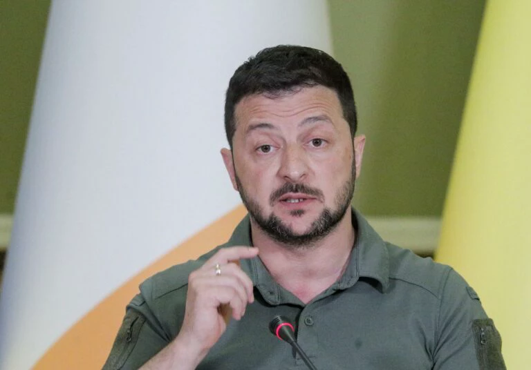 Guerra: Zelensky propõe reunião a três com Putin e Donald Trump