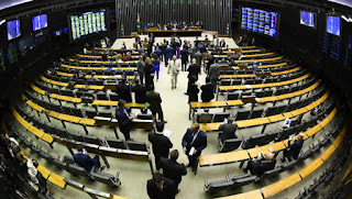 VÍDEO: CÂMARA PEDE SUSPENSÃO DO MANDATO DE DEPUTADO DE DIREITA