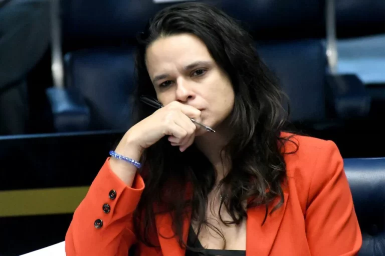 Janaina Paschoal rebate fala de Paola Oliveira sobre o aborto