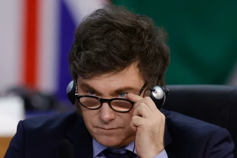 Milei tenta aprovar redução da maioridade penal para 14 anos