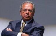 Enquanto Lula afunda o país, Paulo Guedes é aplaudido de pé na presença de Barroso e Hugo Motta (veja o vídeo)