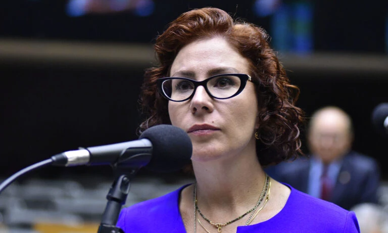 STF tem maioria para condenar Carla Zambelli a 10 anos de prisão