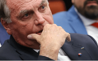 VÍDEO: BOLSONARO OSTENTA “MEDALHA DE PACIFICADOR” EM DEPOIMENTO NO STF