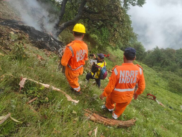 Helicóptero cai na Índia e deixa 7 mortos, dias após queda de avião