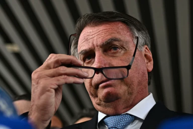 Ministro do STF se manifesta sobre a absurda tornozeleira para monitorar Bolsonaro
