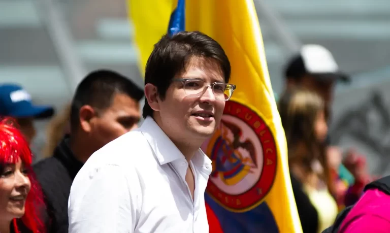Celular de atirador que tentou matar Miguel Uribe desaparece