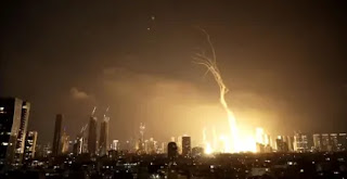 VÍDEO: MÍSSEIS IRANIANOS ATINGEM PRÉDIOS EM ISRAEL