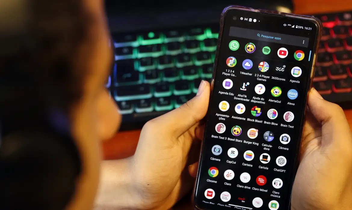 STF muda as regras da internet: redes sociais podem ser punidas pelo que você posta!