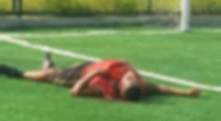 Homem é assassinado durante partida de futebol e imagens são chocantes