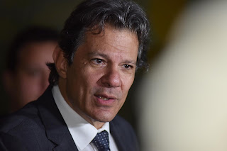 VÍDEO: JORNALISTA DA GLOBO SURPREENDE E CRITICA FÉRIAS DE HADDAD
