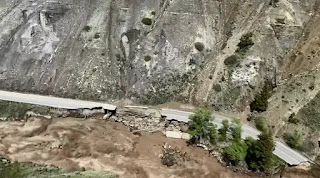 VÍDEO: ESTRADAS E CASAS SÃO DEVASTADAS POR ENCHENTES NOS EUA