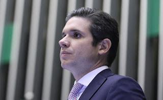 VÍDEO: HUGO MOTTA DESLIGA AR-CONDICIONADO DA CÂMARA PARA IMPEDIR ATO A FAVOR DE BOLSONARO