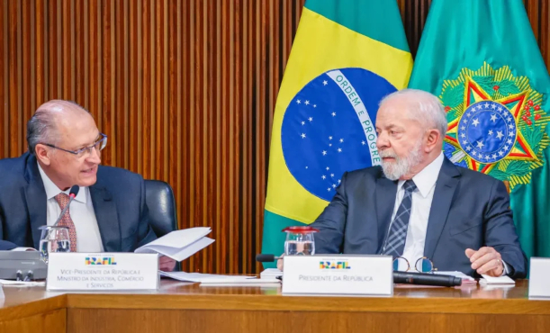 Efeito Trump: Lula convoca reunião de emergência após anúncio de Tarifa de 50% dos EUA