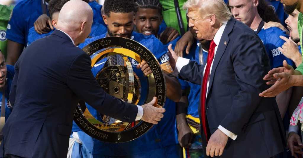 VÍDEO: TRUMP COMEMORA TÍTULO MUNDIAL DO CHELSEA JUNTO COM OS JOGADORES E VIRALIZA