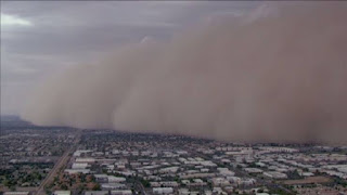 MUNDO: TEMPESTADE DE AREIA COBRE TENDAS E PESSOAS EM EVENTO NOS EUA