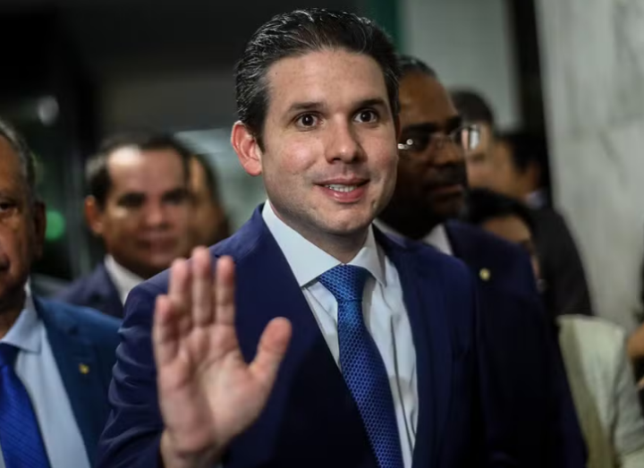 Câmara em pé de guerra: Hugo Motta ameaça suspensões e cassações após ocupação do plenário por bolsonaristas
