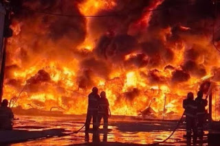 BRASIL: INCÊNDIO DE GRANDES PROPORÇÕES ATINGE FÁBRICA DE CAMINHÕES