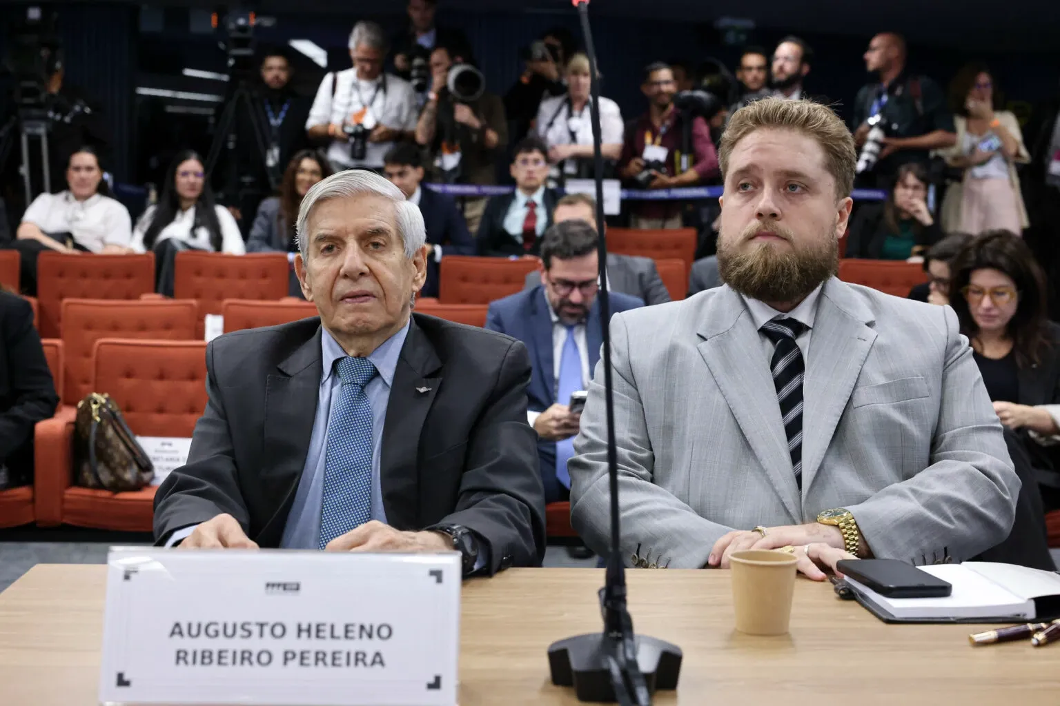 Advogado de General Heleno confronta Alexandre de Moraes no STF: “Juiz inquisidor?”