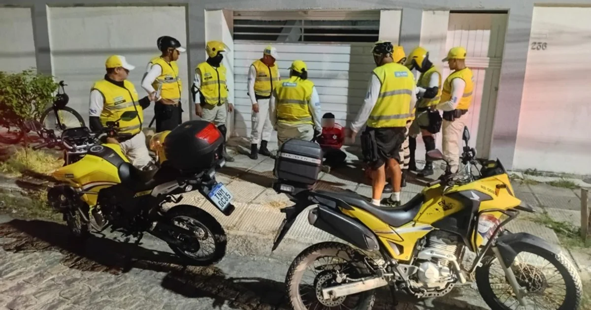 Ronda no Bairro prende dois suspeitos de assalto no Corredor Vera Arruda, em Maceió