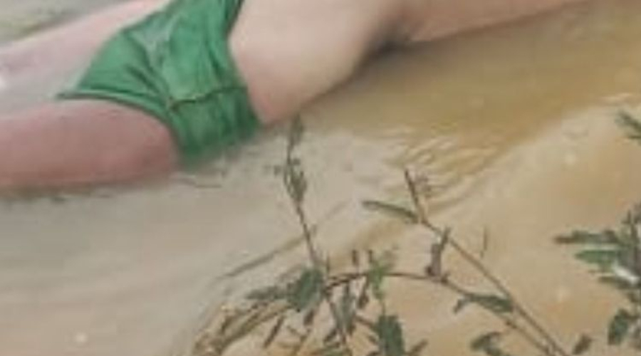 Corpo sem olhos é encontrado em área coberta de água no Careiro Castanho   Fonte: AM POST. Leia mais em https://ampost.com.br/policia/corpo-sem-olhos-e-encontrado-em-area-coberta-de-agua-no-careiro-castanho/