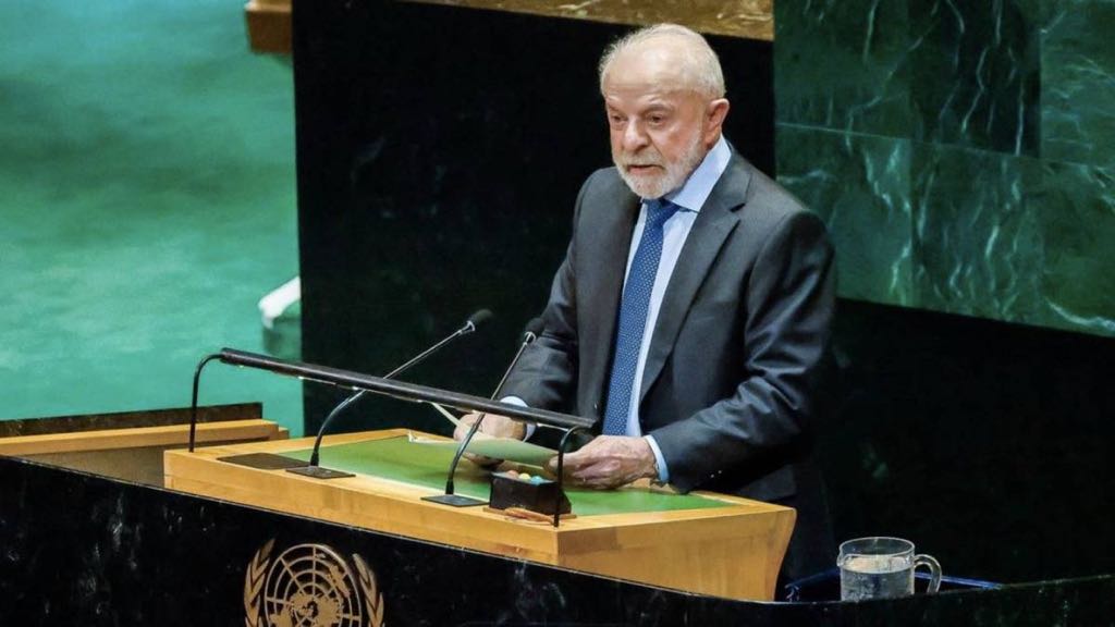 Em primeira nota sobre operação no Rio Lula ignora morte de policiais