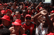 Festa do tetra da Libertadores do Flamengo atrai multidão no Circuito Preta Gil, rubro-negra declarada