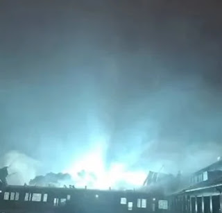 BRASIL: TEMPESTADE E FORTES VENTOS ARRANCAM TELHADO DE FACULDADE EM MG