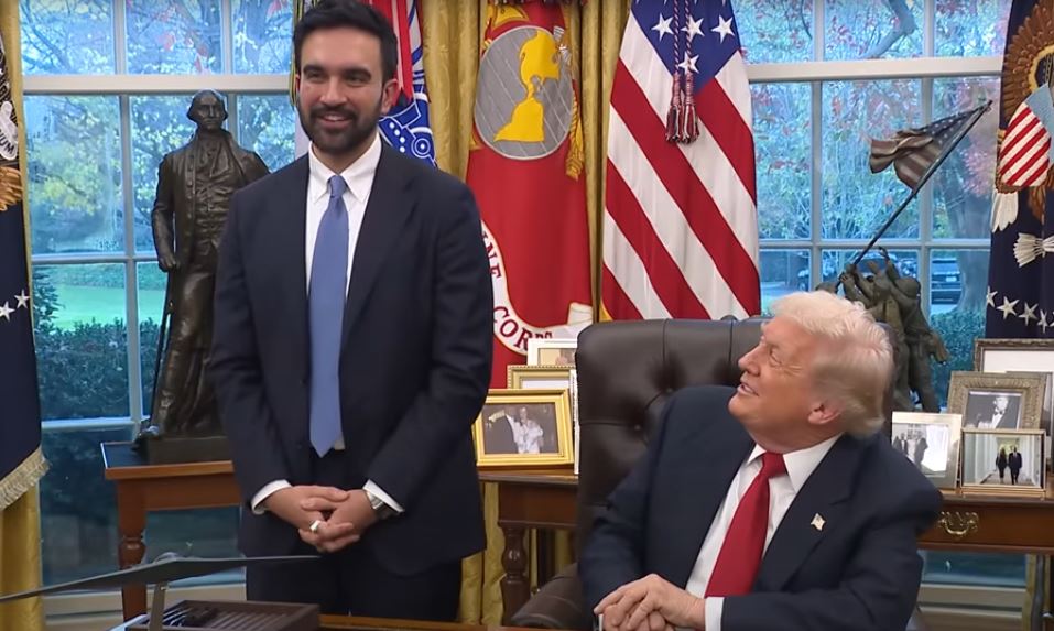 Trump contorna pegadinha de repórter em reunião com prefeito opositor