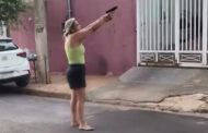 BRASIL: COM ARMA NA MÃO, MORADORA PARTE PRA CIMA DE LADRÃO E IMPEDE FURTO