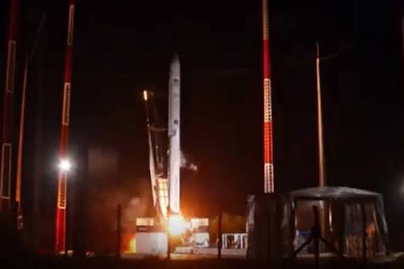 MUNDO: FOGUETE DA COREIA DO SUL EXPLODE E CAI LOGO APÓS LANÇAMENTO NO BRASIL